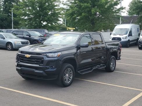 Used 2024 Chevrolet Colorado LT w/ LT Convenience Package II AWD/4WD image 2