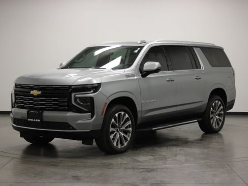 Used 2025 Chevrolet Suburban High Country AWD/4WD image 4