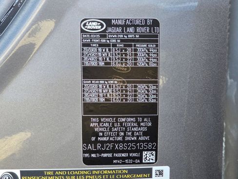 Certified 2025 Land Rover Discovery S AWD/4WD image 37