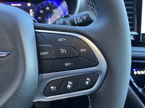 New 2026 Chrysler Pacifica Select image 13