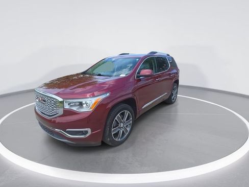Used 2018 GMC Acadia Denali w/ Technology Package FWD image 3