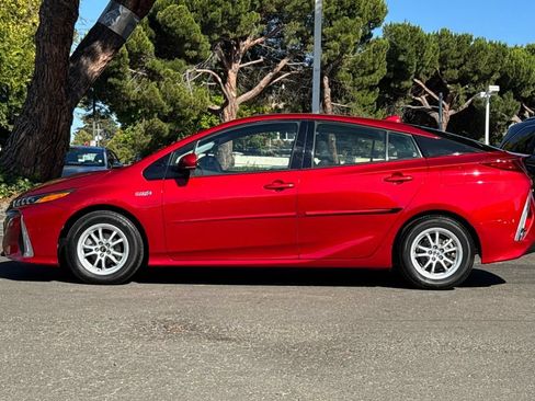 Used 2017 Toyota Prius Prime Plus FWD image 6