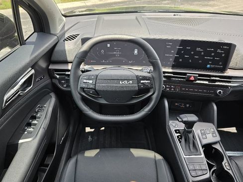 New 2026 Kia Sportage SX FWD image 6