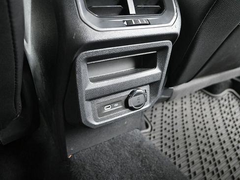 Used 2022 Volkswagen Tiguan SE R-Line image 17