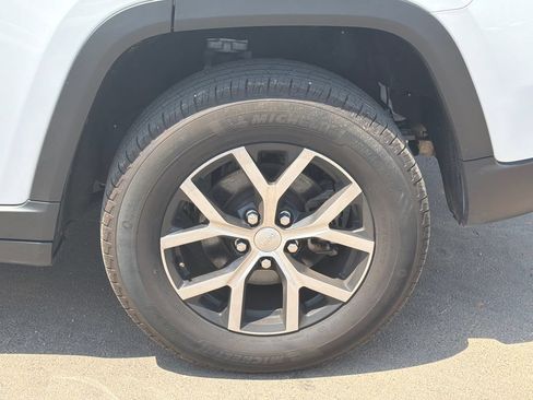 Used 2024 Jeep Grand Cherokee Limited AWD/4WD image 19