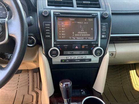 Used 2014 Toyota Camry XLE FWD image 32