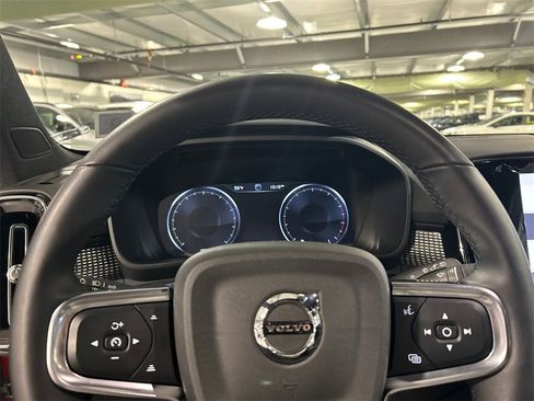 Used 2022 Volvo XC40 T5 R-Design w/ Advanced Package image 12