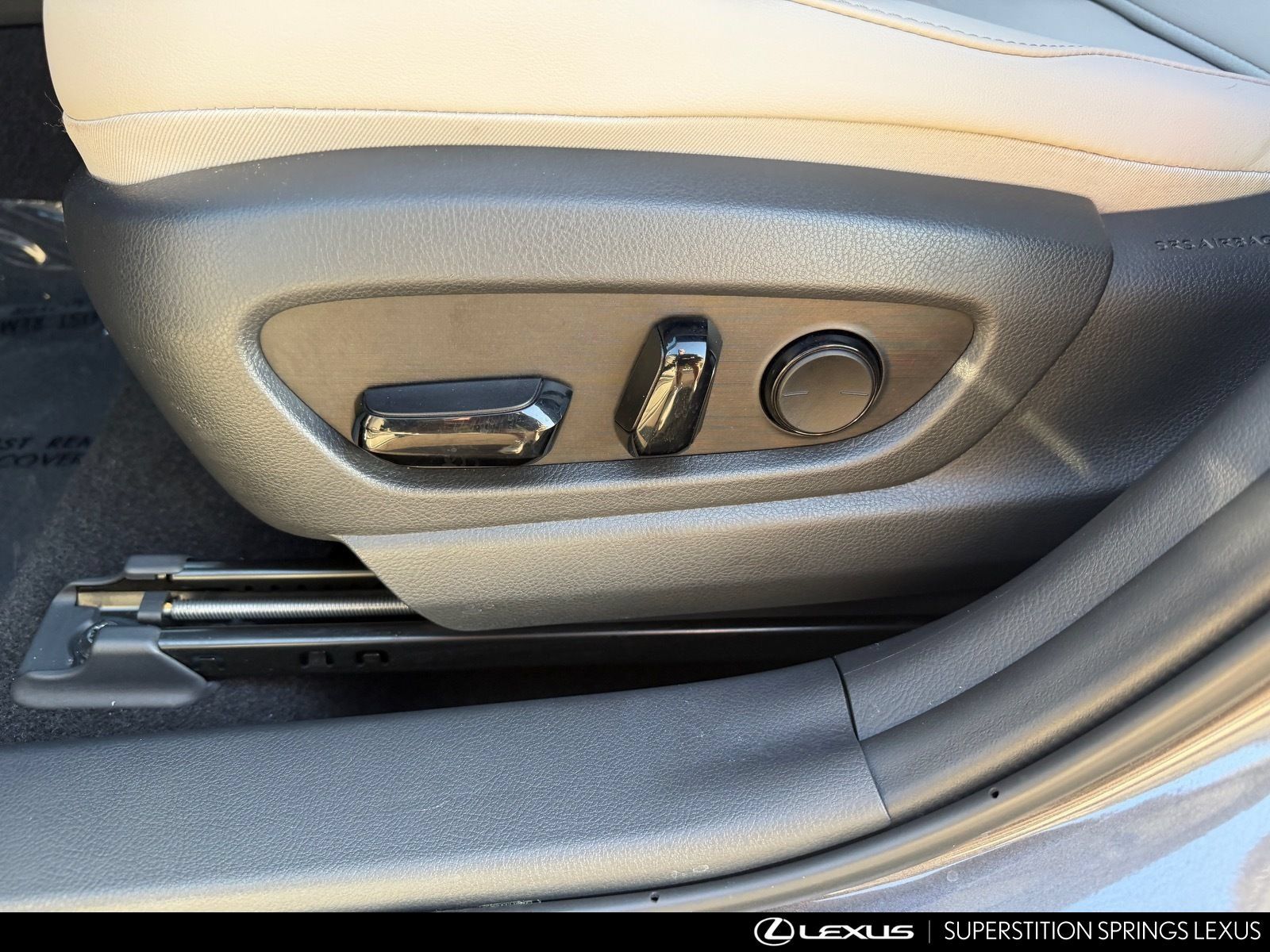 Certified 2026 Lexus UX 300h FWD image 12