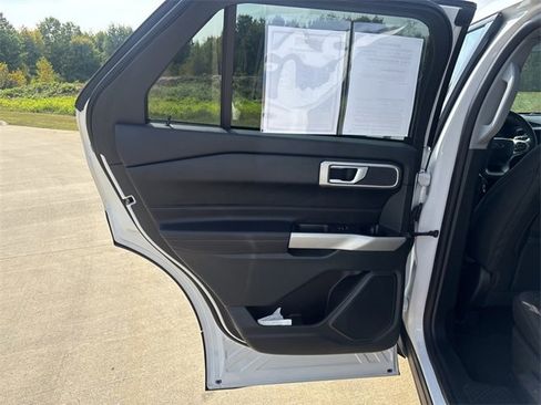 Used 2023 Ford Explorer XLT image 43