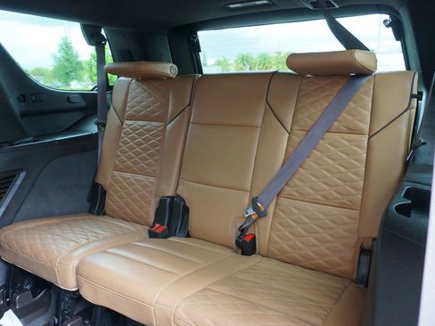 Used 2022 Cadillac Escalade Premium Luxury image 34