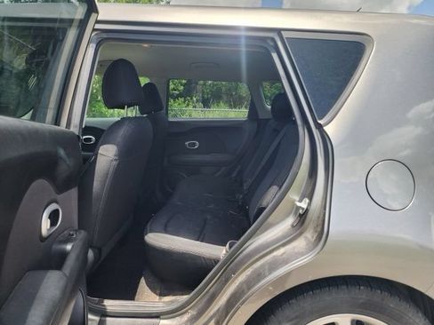 Used 2017 Kia Soul + FWD image 7