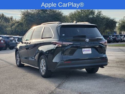 Used 2023 Toyota Sienna XLE image 3