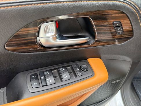 Used 2023 Chrysler Pacifica Pinnacle FWD image 20