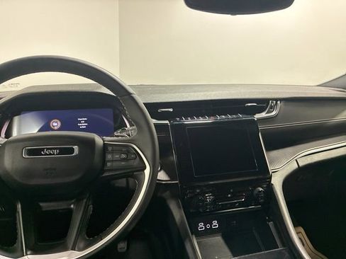 Used 2024 Jeep Grand Cherokee L Laredo image 17