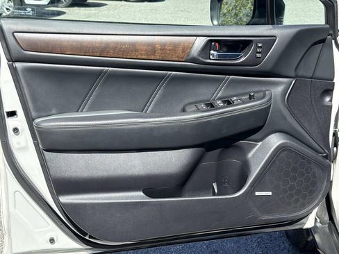 Used 2018 Subaru Outback 3.6R Limited image 22