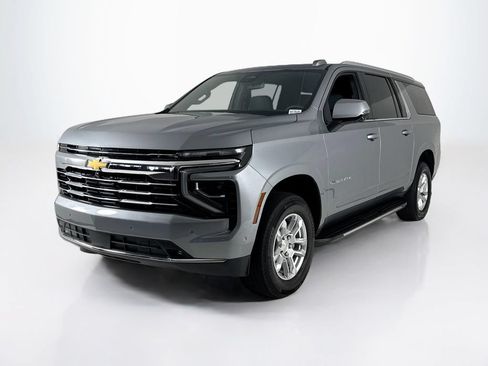 Used 2025 Chevrolet Suburban LT w/ Comfort Package RWD image 1