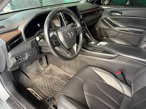 Used 2019 Toyota Avalon XLE w/ Moonroof Package image 16