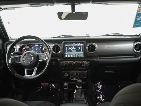 Used 2020 Jeep Wrangler Unlimited Sahara w/ Dual Top Group AWD/4WD image 13