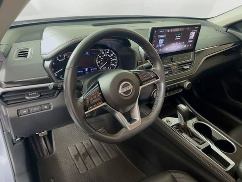 Used 2024 Nissan Altima 2.5 SR w/ SR Premium Package FWD image 10