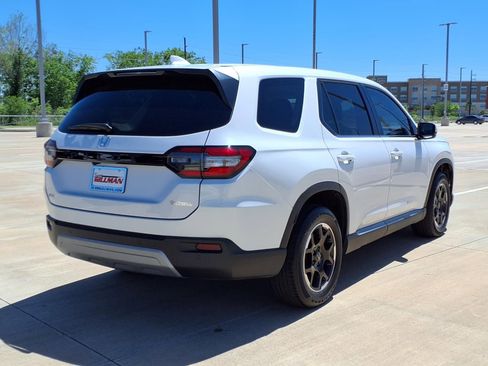 Used 2025 Honda Pilot EX-L image 7