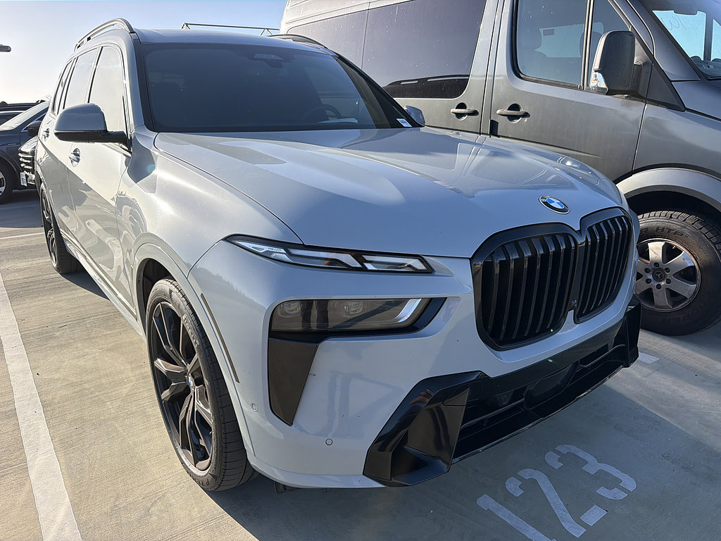 Used 2024 BMW X7 xDrive40i w/ M Sport Package AWD/4WD image 3