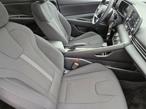 New 2025 Hyundai Elantra SE image 14