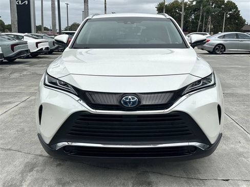 Used 2021 Toyota Venza XLE w/ Softex Package image 3