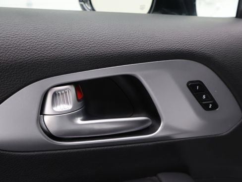 Used 2024 Chrysler Pacifica Limited FWD image 47