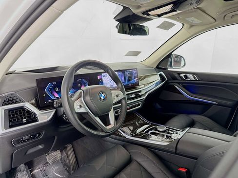 Used 2023 BMW X7 xDrive40i w/ Premium Package image 9