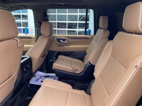 Used 2023 Chevrolet Suburban Premier AWD/4WD image 36