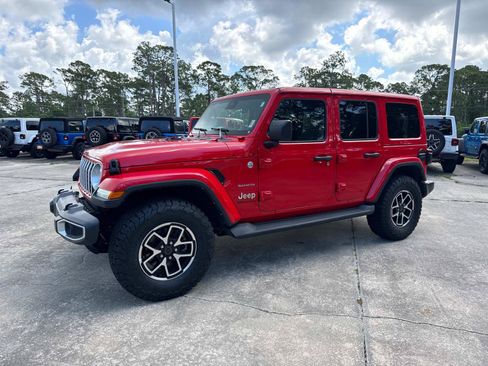 Used 2024 Jeep Wrangler Unlimited Sahara AWD/4WD image 7
