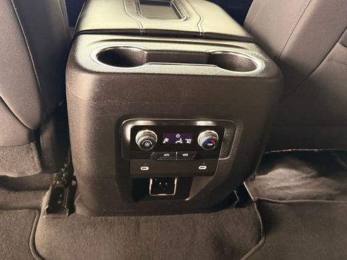 Used 2022 GMC Yukon SLE w/ Gmc Pro Safety Plus Package AWD/4WD image 33