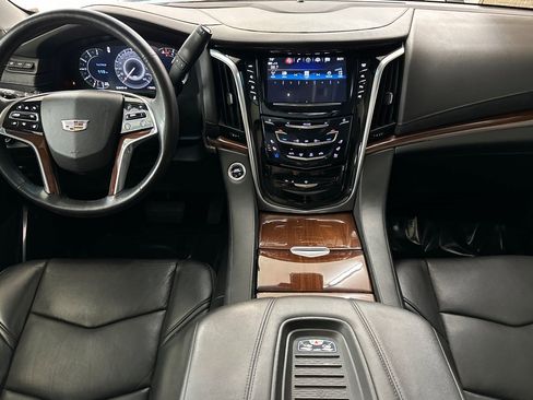 Used 2018 Cadillac Escalade Premium Luxury image 16