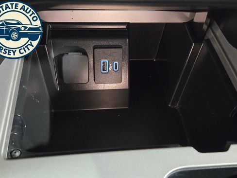 Used 2022 Ford Explorer XLT AWD/4WD image 21