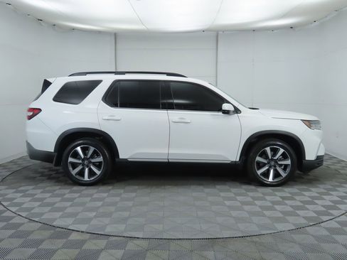 Used 2023 Honda Pilot Touring image 4