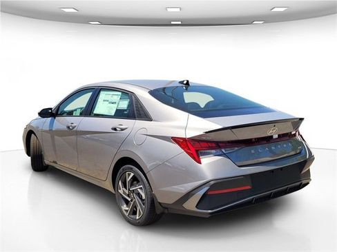 New 2025 Hyundai Elantra SEL image 5