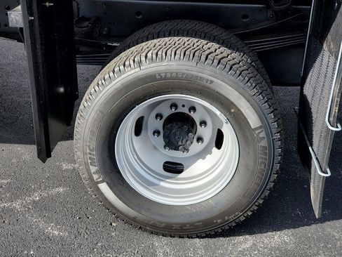 New 2025 Ford F350 XL w/ XL Chrome Package image 9