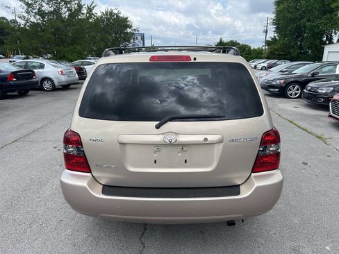 Used 2006 Toyota Highlander 4WD V6 w/ 3rd Row image 7