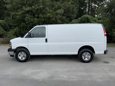 Used 2024 Chevrolet Express 2500 w/ Driver Convenience Package image 9