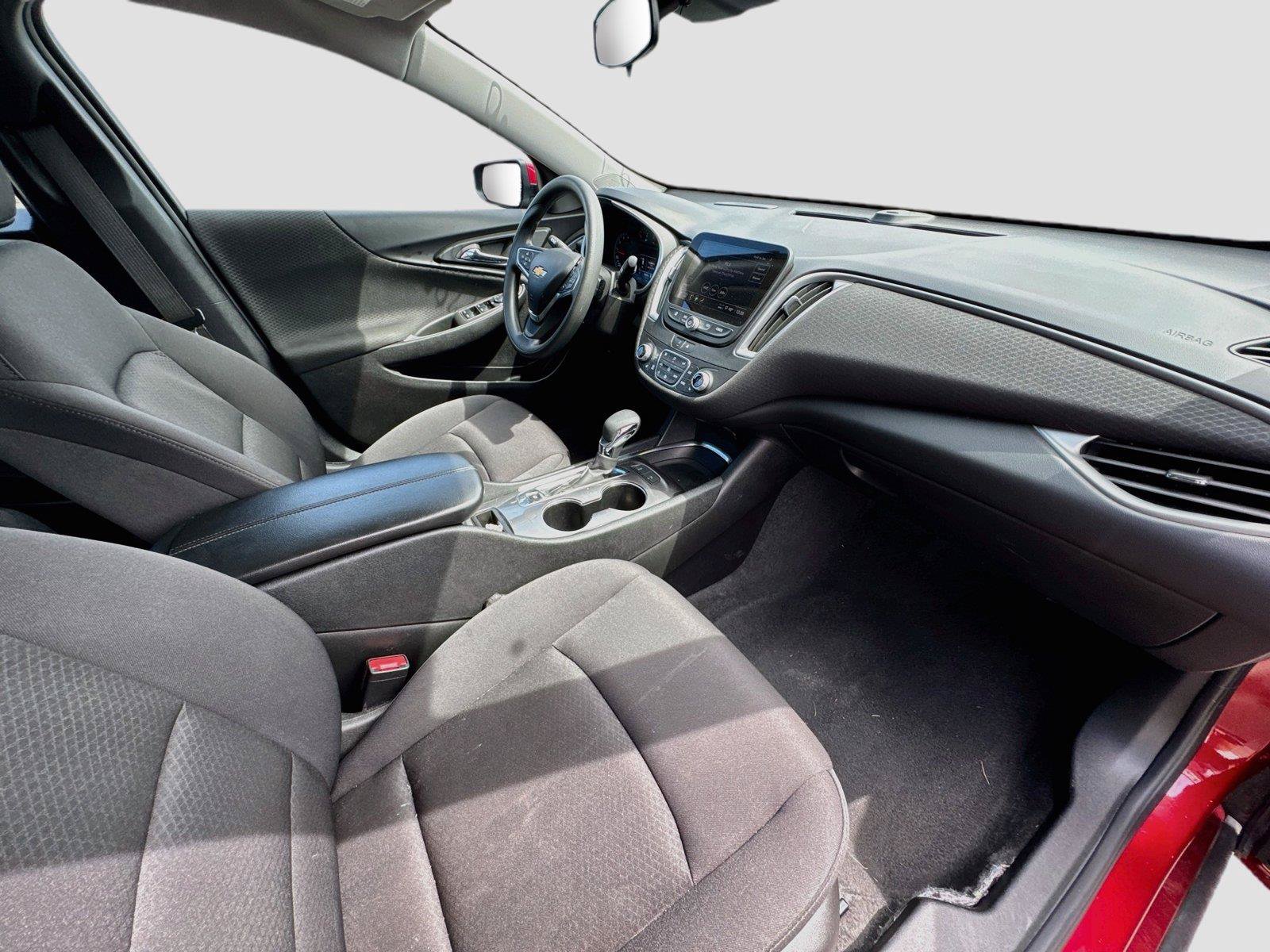 Used 2025 Chevrolet Malibu LT FWD image 13