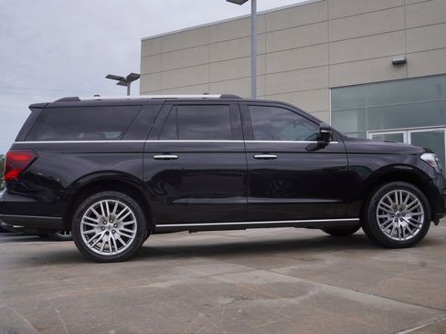 Used 2022 Ford Expedition Max Limited image 8
