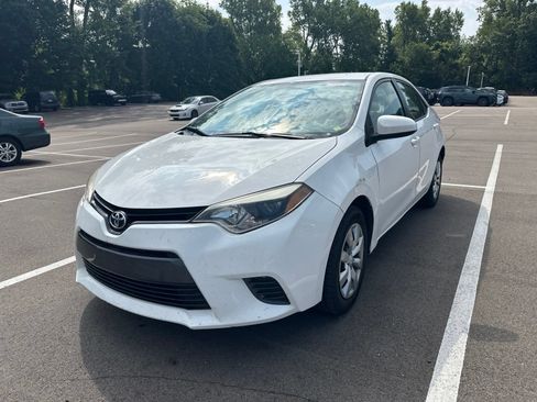 Used 2015 Toyota Corolla LE FWD image 2