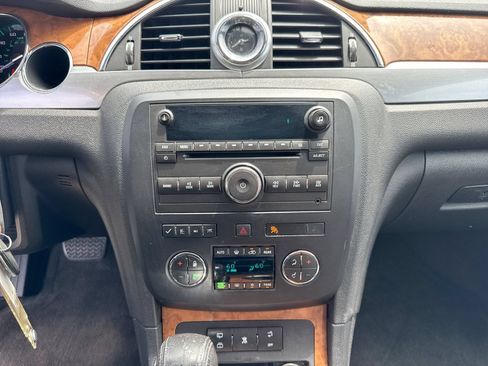 Used 2010 Buick Enclave CX FWD image 18