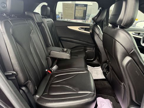 Used 2020 Lincoln Nautilus Premier AWD/4WD image 25