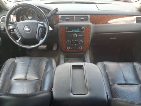 Used 2008 Chevrolet Suburban LT w/ LT Preferred Equipment Group AWD/4WD image 8