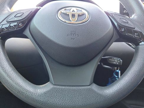 Used 2020 Toyota C-HR LE FWD image 32