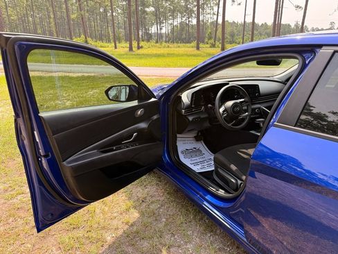 Used 2021 Hyundai Elantra SEL FWD image 11