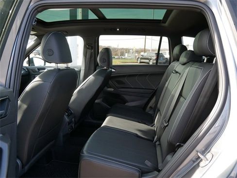 Certified 2024 Volkswagen Tiguan SE R-Line image 17