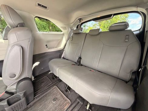 Used 2022 Toyota Sienna Limited AWD/4WD image 48