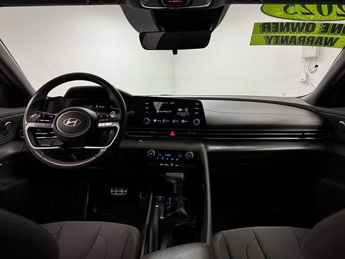 Used 2025 Hyundai Elantra Sport FWD image 22